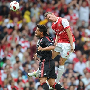Laurent Koscielny (Arsenal) Borriello (Milan). Arsenal 1: 1 AC Milan. Emirates Cup