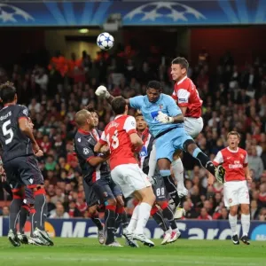 Laurent Koscielny (Arsenal) Felipe (Braga). Arsenal 6: 0 SC Braga, UEFA Champions League Laurent Koscielny (Arsenal) Felipe (Braga). Arsenal 6: 0 SC Braga, UEFA Champions League