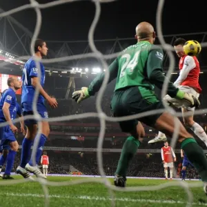 Laurent Koscielny scores Arsenals 2nd goal past Tim Howard (Everton) Laurent Koscielny scores Arsenals 2nd goal past Tim Howard (Everton)