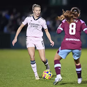 Leah Williamson in Action: Arsenal vs. West Ham United, FA Women's Super League