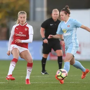 Leah Williamson in Action: Arsenal Women vs Sunderland (2017-18) Leah Williamson in Action: Arsenal Women vs Sunderland (2017-18)