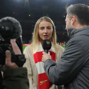 Leah Williamson at Half-Time: Arsenal Women's Battle in Europa League Against AC Milan