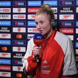 Leah Williamson's Emotional Moment after Arsenal's Victory over Reading Leah Williamson's Emotional Moment after Arsenal's Victory over Reading