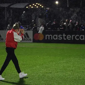 Leah Williamson's Emotional Reaction: Arsenal's FA Women's Super League Victory over Reading Leah Williamson's Emotional Reaction: Arsenal's FA Women's Super League Victory over Reading
