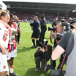 Lianne Sandersona and Anita Asante (Arsenal) pose for their photo