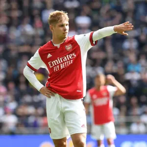 London Derby Showdown: Emile Smith Rowe in Action for Arsenal vs. Tottenham Hotspur