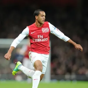 LONDON, ENGLAND - NOVEMBER 26: Theo Walcott of Arsenal during the Barclays Premier League match between Arsenal LONDON, ENGLAND - NOVEMBER 26: Theo Walcott of Arsenal during the Barclays Premier League match between Arsenal
