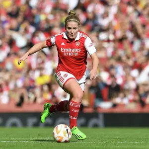 London Rivalry: Arsenal vs. Tottenham Clash in FA Womens Super League - Arsenal's Kim Little Fights for Victory London Rivalry: Arsenal vs. Tottenham Clash in FA Womens Super League - Arsenal's Kim Little Fights for Victory