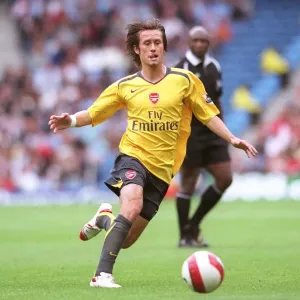 Lone Warrior: Rosicky's Heartbreaking Performance in Manchester City's 1-0 FA Premiership Win Over Arsenal Lone Warrior: Rosicky's Heartbreaking Performance in Manchester City's 1-0 FA Premiership Win Over Arsenal