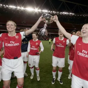 (L>R) Kelly Smith, Faye White and Jayne Ludlow (Arsenal) (L>R) Kelly Smith, Faye White and Jayne Ludlow (Arsenal)