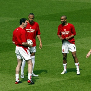 (L>R) Martin Keown, Thierry Henry, Ashley Cole and Ray Parlour (Arsenal) warm up before the match