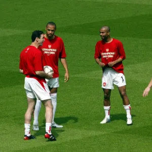 (L>R) Martin Keown, Thierry Henry, Ashley Cole and Ray Parlour (Arsenal) warm up before the match