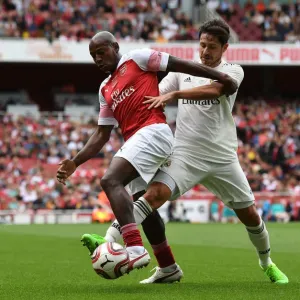 Luis Boa Morte Shines in Arsenal Legends vs Real Madrid Legends Clash: A Battle of Football Greats (2018-19) Luis Boa Morte Shines in Arsenal Legends vs Real Madrid Legends Clash: A Battle of Football Greats (2018-19)