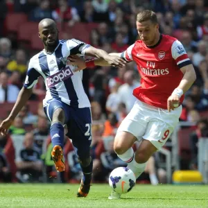 Lukas Podolski (Arsenal) Yousouf Mulumbu (WBA). Arsenal 1: 0 West Bromwich Albion Lukas Podolski (Arsenal) Yousouf Mulumbu (WBA). Arsenal 1: 0 West Bromwich Albion