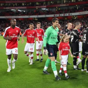 Lukasz Fabianski (Arsenal) with the mascot