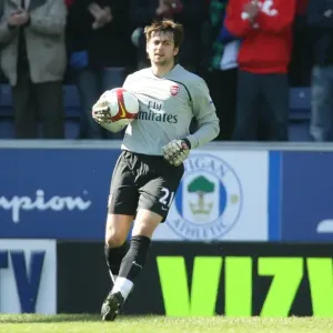 Lukasz Fabianski's Unbeatable Form: Arsenal's 4-1 Victory Over Wigan Athletic in the Premier League