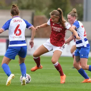 Malin Gut vs. Rachel Rowe: Intense Clash in Arsenal Women vs. Reading Women FA WSL Match