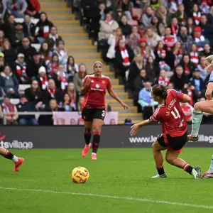 Manchester United v Arsenal - Barclays Women's Super League Manchester United v Arsenal - Barclays Women's Super League
