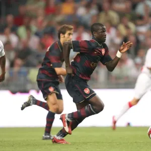 Manu Eboue (Arsenal) Colin (Ajax) Manu Eboue (Arsenal) Colin (Ajax)
