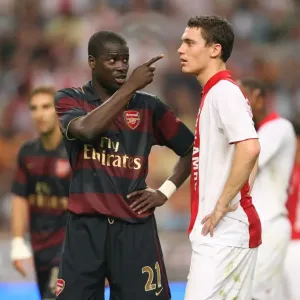 Manu Eboue (Arsenal) Thomas Vermaelen (Ajax) Manu Eboue (Arsenal) Thomas Vermaelen (Ajax)