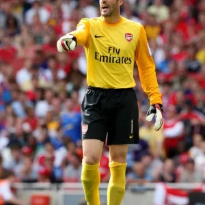 Manuel Almunia's Shut-Out: Arsenal's Triumphant 3-0 Victory Over Rangers at Emirates Cup, 2009