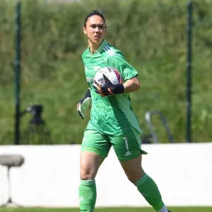 Manuela Zinsberger: Arsenal Star in Action against West Ham United Women in FA WSL Clash