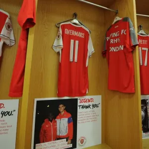 Marc Overmars (Arsenal) kit. Arsenal Legends 4: 2 Milan Glorie