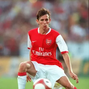 Mark Randall in Action: Arsenal's Pre-Season Victory Over SV Mattersburg (2006)