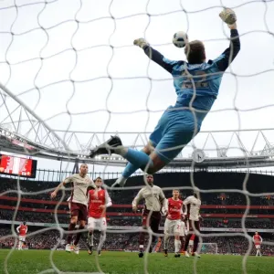 Marouane Chamakh, Andrey Arshavin and Nicklas Bendtner (Arsenal) look on as Simon Mignolet Marouane Chamakh, Andrey Arshavin and Nicklas Bendtner (Arsenal) look on as Simon Mignolet
