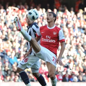 Marouane Chamakh (Arsenal) Gonzalo Jara (WBA). Arsenal 2: 3 West Bromwich Albion Marouane Chamakh (Arsenal) Gonzalo Jara (WBA). Arsenal 2: 3 West Bromwich Albion