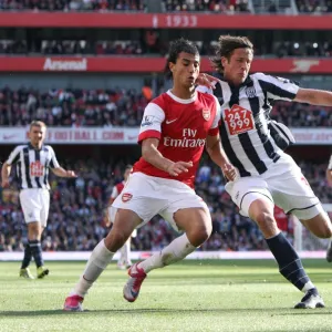 Marouane Chamakh (Arsenal) Jonas Olsson (WBA). Arsenal 2: 3 West Bromwich Albion