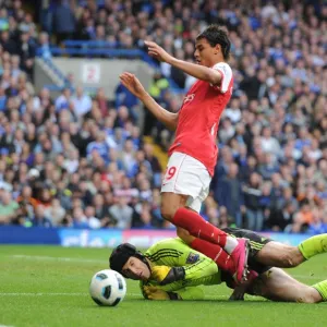 Marouane Chamakh (Arsenal) Petr Cech (Chelsea). Chelsea 2: 0 Arsenal, Barclays Premier League