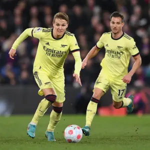 Martin Odegaard in Action: Arsenal vs. Crystal Palace - Premier League Clash (2021-22)