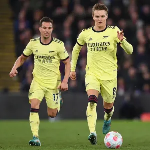Martin Odegaard in Action: Arsenal vs. Crystal Palace - Premier League Clash (2021-22)