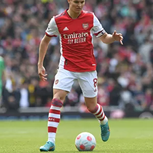 Martin Odegaard in Action: Arsenal vs Manchester United, Premier League 2021-22, Emirates Stadium