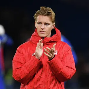 Martin Odegaard Applauding Arsenal Fans: Chelsea vs Arsenal, Premier League 2023-24