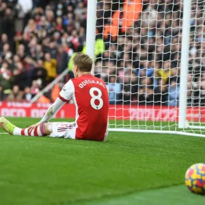 Martin Odegaard vs Manchester City: Arsenal's Midfield Battle in Premier League Clash
