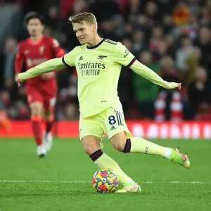Martin Odegaard's Midfield Battle against Liverpool in the Premier League 2021-22