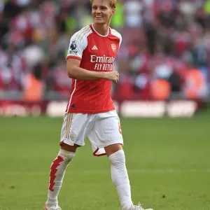 Martin Odegaard's Thrilling Victory Celebration: Arsenal's Triumph Over Manchester United (2023-24 Premier League)