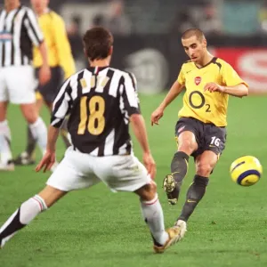 Matthieu Flamini (Arsenal) Adrián Mutú (Juventus). Juventus 0-0 Arsenal Matthieu Flamini (Arsenal) Adrián Mutú (Juventus). Juventus 0-0 Arsenal