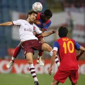 Mathieu Flamini (Arsenal) Banel Nicolita (Steaua) Mathieu Flamini (Arsenal) Banel Nicolita (Steaua)