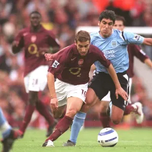 Matthieu Flammini del Arsenal, Claudio Reyna de ManCity. El arsenal gana contra el manchester city con un gol a cero Matthieu Flammini del Arsenal, Claudio Reyna de ManCity. El arsenal gana contra el manchester city con un gol a cero