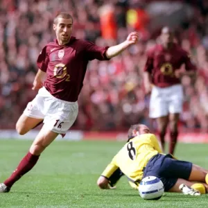 Matthieu Flammini (Arsenal) Gavín McCan (villa). El arsenal ha ganado a villa con un marcador de 5 goles contra cero Matthieu Flammini (Arsenal) Gavín McCan (villa). El arsenal ha ganado a villa con un marcador de 5 goles contra cero