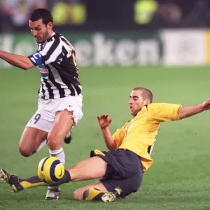 Matías Flaminio (Arsenal) Gianluca Zambrotta (Juventus). Juventus 0-0 Arsenal Matías Flaminio (Arsenal) Gianluca Zambrotta (Juventus). Juventus 0-0 Arsenal