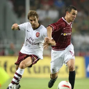 Mathieu Flamini (Arsenal) Jiry Kladrubsky (Sparta Prague)