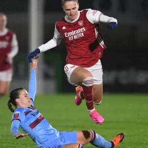 Empty Meadow Park Showdown: A Head-to-Head Battle Between Vivianne Miedema and Cecile Kvamme in the FA WSL Empty Meadow Park Showdown: A Head-to-Head Battle Between Vivianne Miedema and Cecile Kvamme in the FA WSL