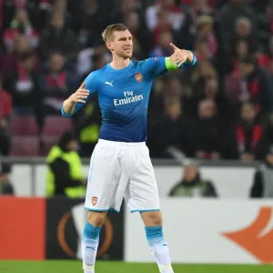Per Mertesacker in Action: Arsenal vs. 1. FC Koln, UEFA Europa League (2017) Per Mertesacker in Action: Arsenal vs. 1. FC Koln, UEFA Europa League (2017)