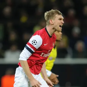 Per Mertesacker in Action: Borussia Dortmund vs. Arsenal, UEFA Champions League (2013)