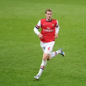 Per Mertesacker (Arsenal). Arsenal 0: 2 Manchester City. Barclays Premier League. Emirates Stadium Per Mertesacker (Arsenal). Arsenal 0: 2 Manchester City. Barclays Premier League. Emirates Stadium