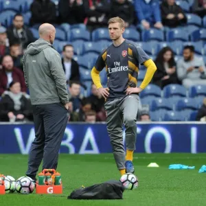 Per Mertesacker (Arsenal) chats to Steve Bould (Arsenal Assistant Manager)